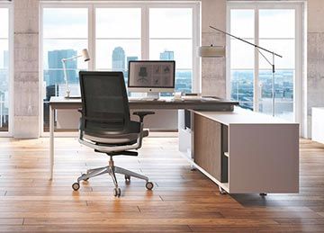 escritorio de alta gama con silla ergonómica